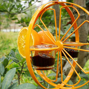 Süßer orangefarbener Vogelhäuschen
