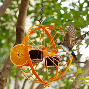 Süßer orangefarbener Vogelhäuschen